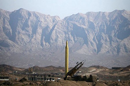 Tên lửa được thử nghiệm trên một vùng hoang mạc.